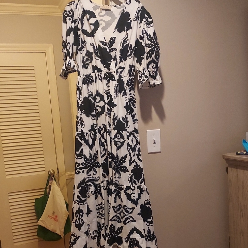 Chic Monochrome Floral Maxi Dress